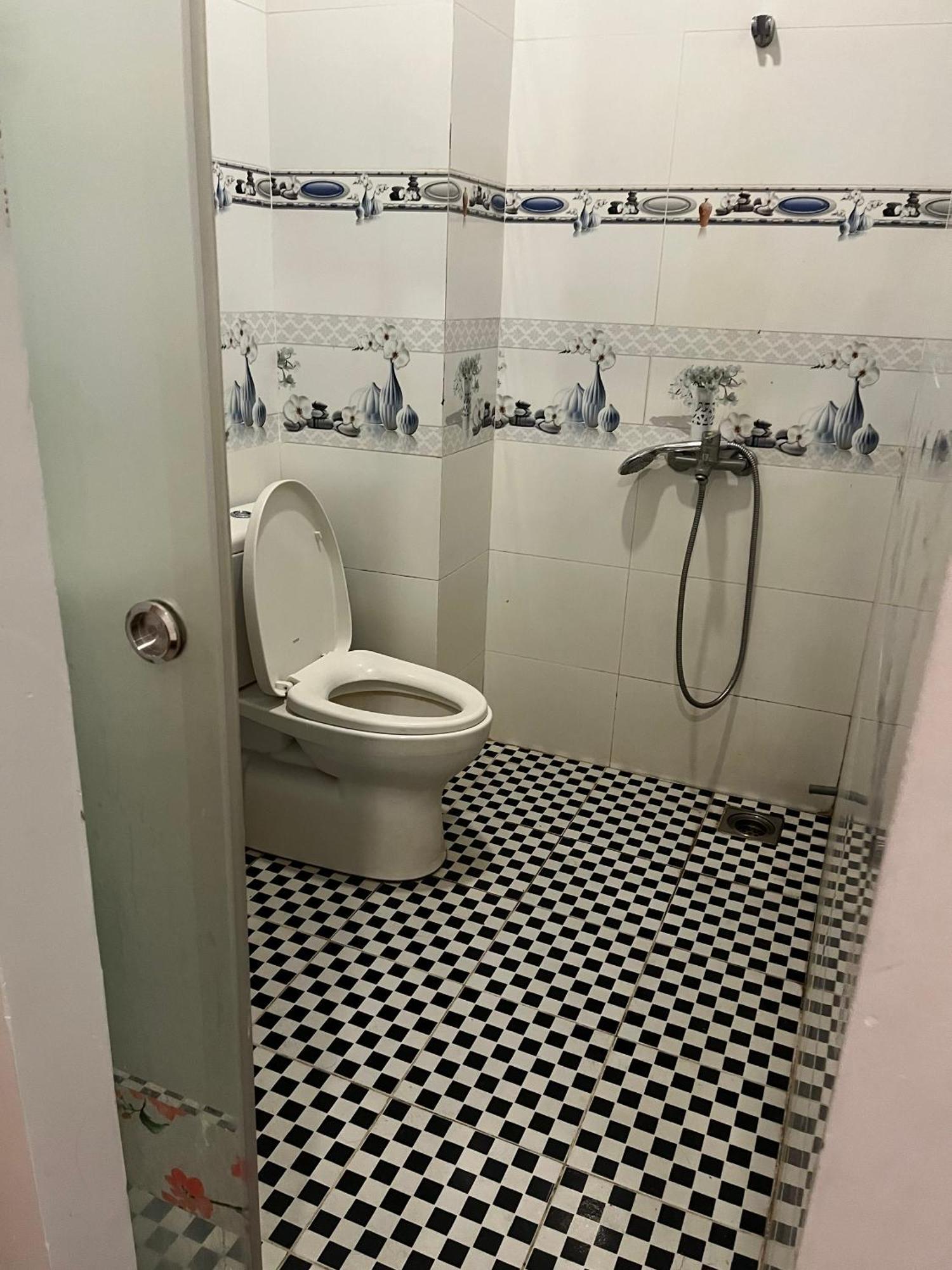 Khach San Anh Dong Hotel Хошимин Екстериор снимка
